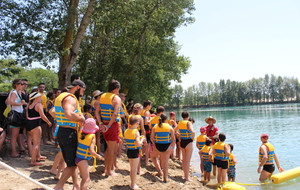 Session de jeu pour tous les adhérents et leur famille sur la structure gonflable d'AquaPlay Park.

Photos Elodie Vianai