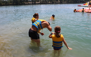 Session de jeu pour tous les adhérents et leur famille sur la structure gonflable d'AquaPlay Park.

Photos Elodie Vianai