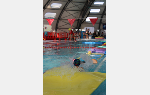 Les enfants de l'Ecole de Natation sur le parcours ludique

Photos Elodie Vianai