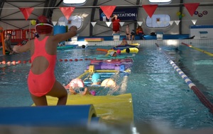 Les enfants de l'Ecole de Natation sur le parcours ludique

Photo Tiffany Mailhol