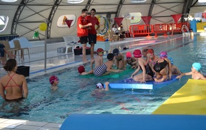 Les enfants de l'Ecole de Natation sur le parcours ludique

Photo Tiffany Mailhol